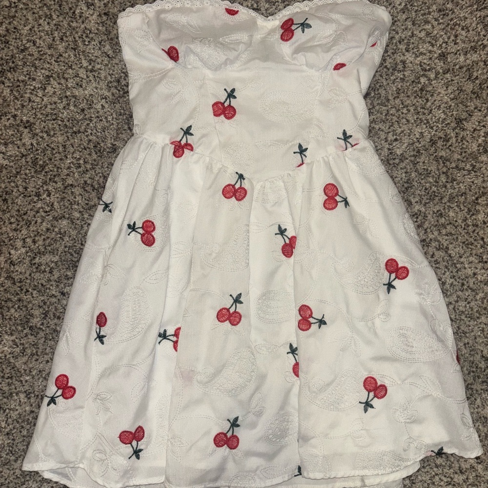 White Cherry Embroidered Strapless Dress